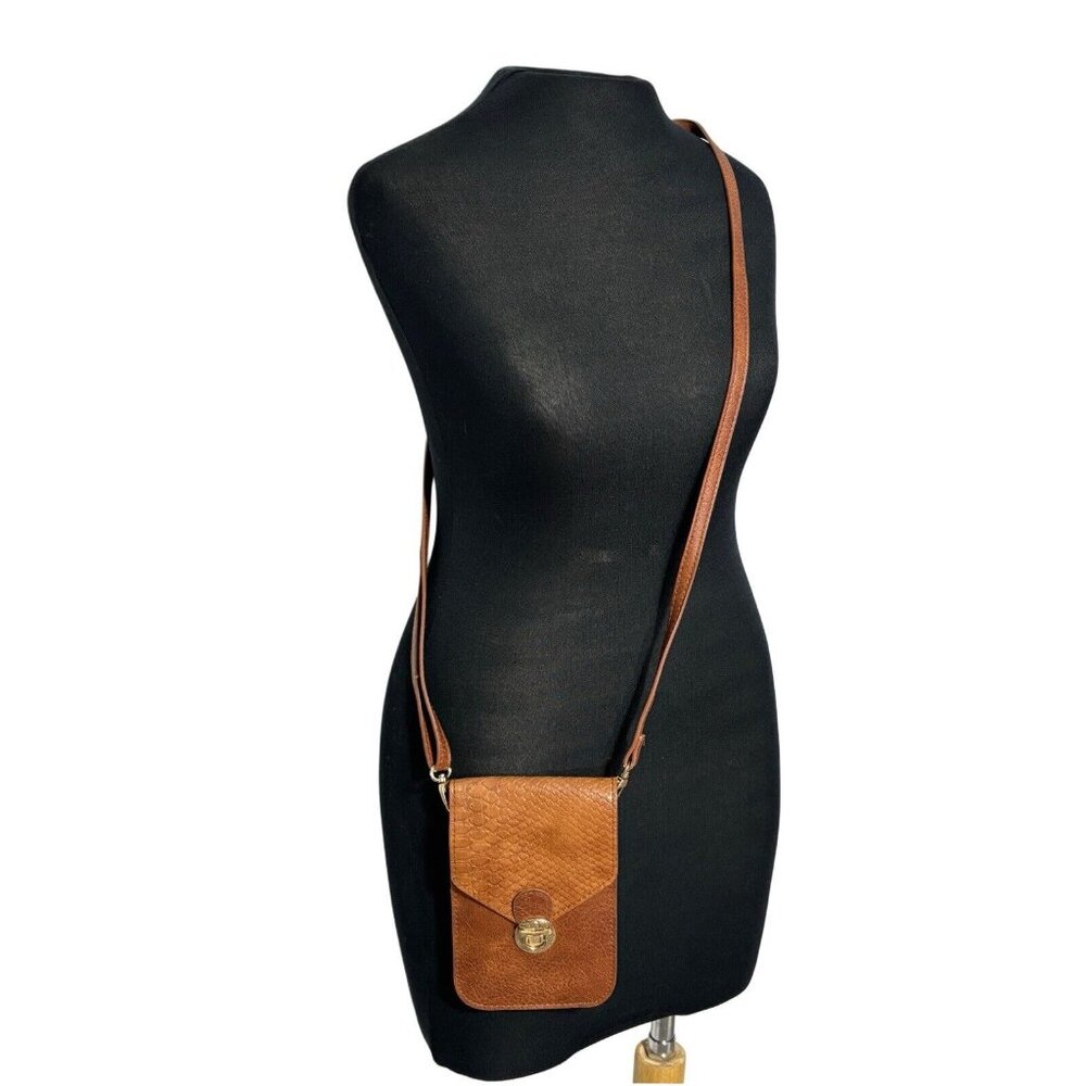 Save The Girls Fresh Twist Cellphone Touchscreen Crossbody Purse Brown